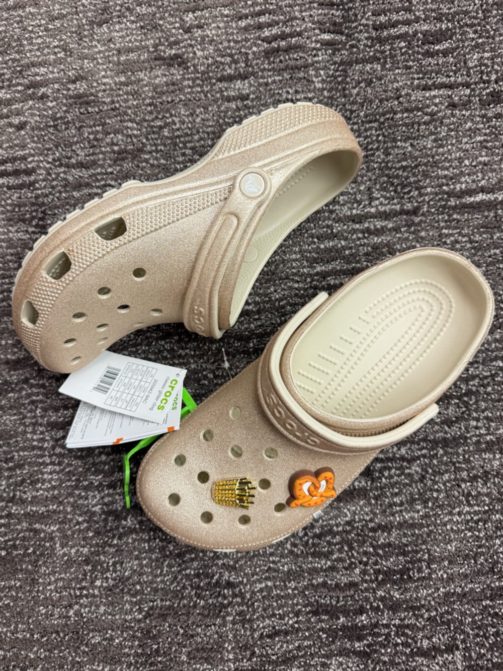NWT Crocs Classic Glitter Clogs Champagne brilliant with 2 FREE JIBBITZ W11 / M9